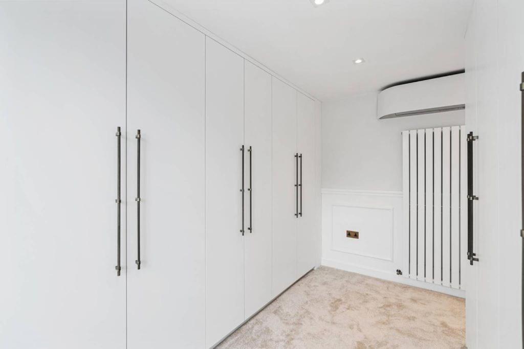 Apartment Luxury Sophia 4 Bedroom 8 Sleeps London